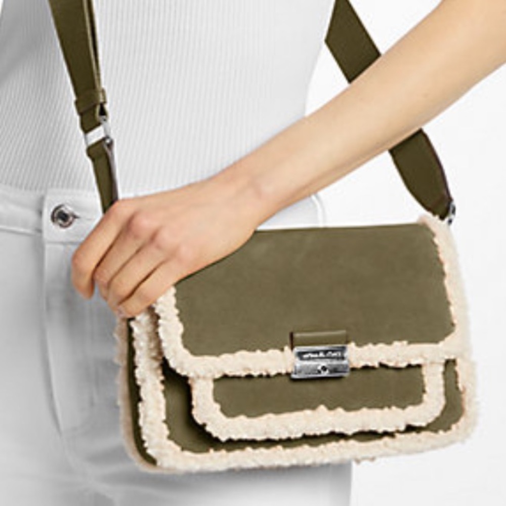 MICHAEL KORS Bradshaw Medium Suede and Faux Shearling Messenger Bag
Olive 
NWT - Picture 2 of 16